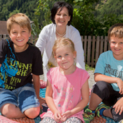 Andrea Haselwanter-Schneider mit Kindern