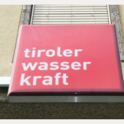 Das Logo auf der TIWAG-Zentrale in Innsbruck