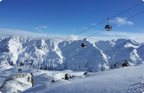 Ein Skigebiet in Tirol